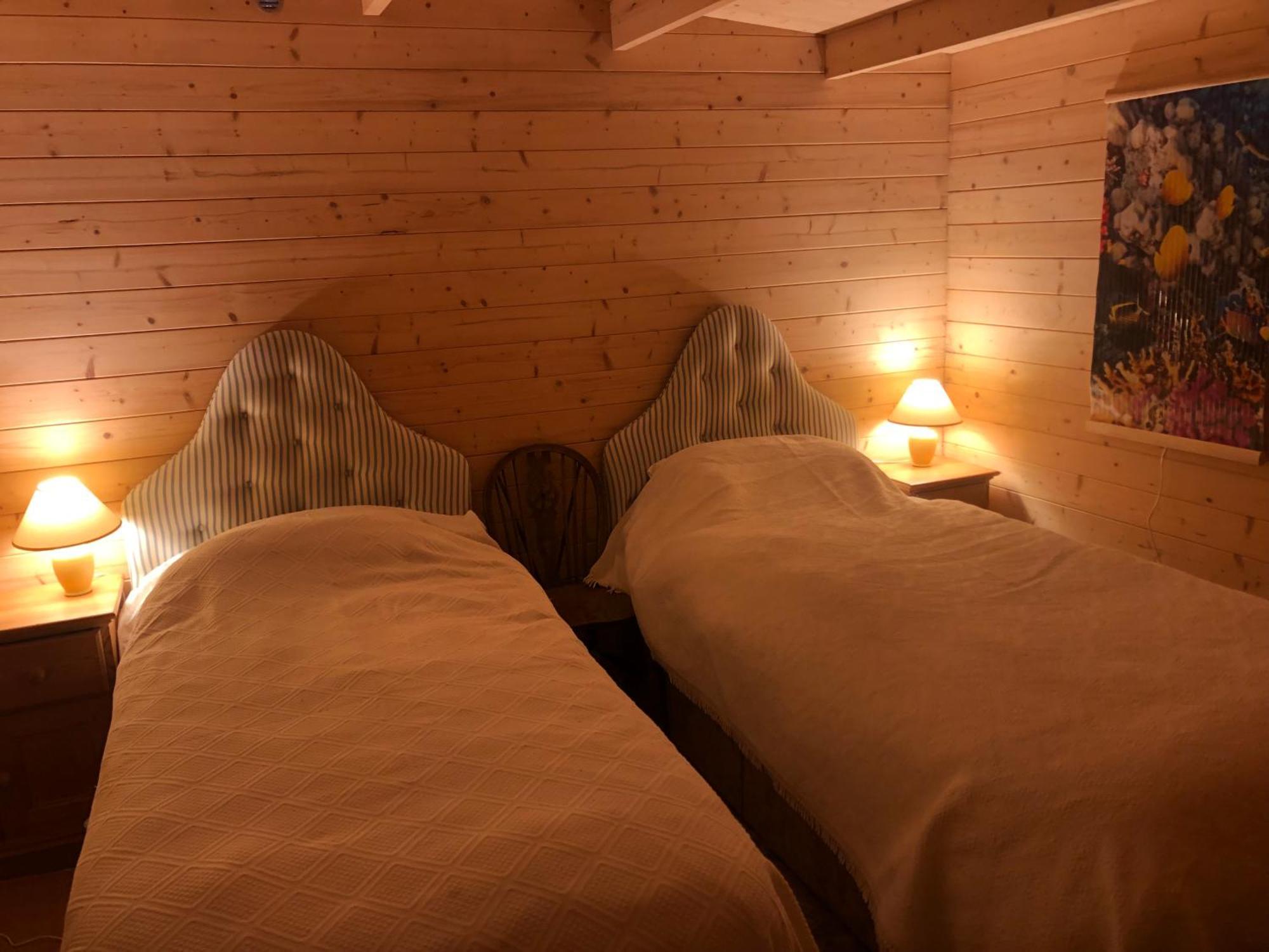 Cosy Garden Log Cabin ซอลส์บรี ภายนอก รูปภาพ