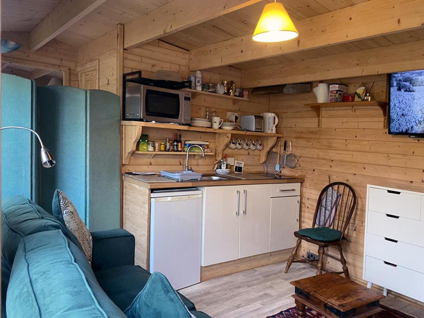 Cosy Garden Log Cabin ซอลส์บรี ภายนอก รูปภาพ