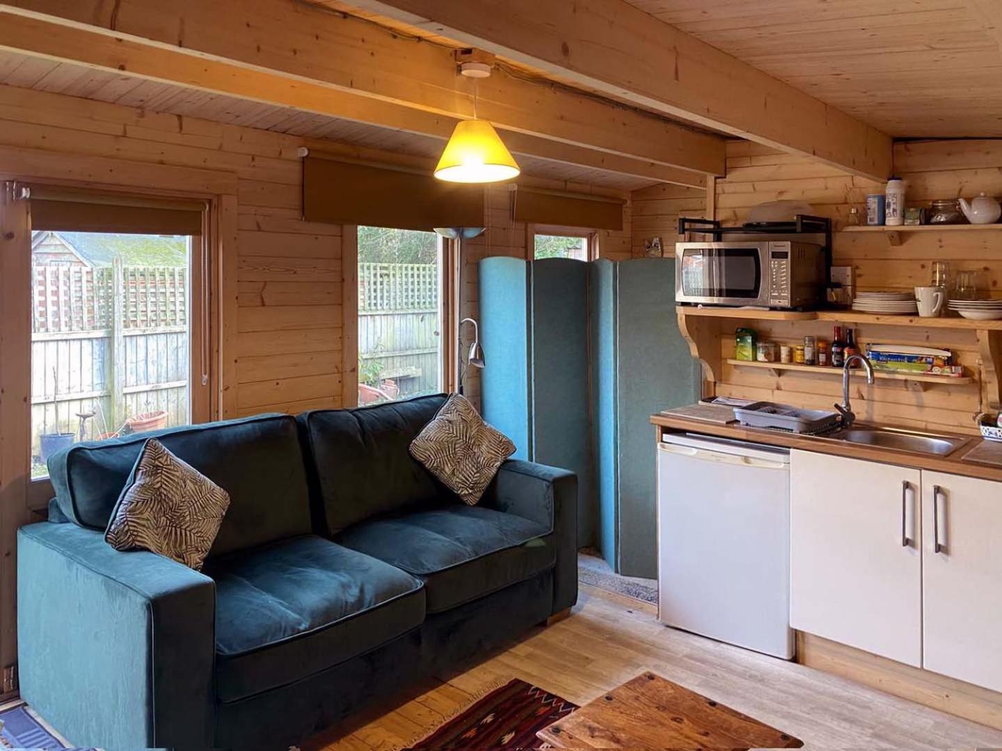 Cosy Garden Log Cabin ซอลส์บรี ภายนอก รูปภาพ